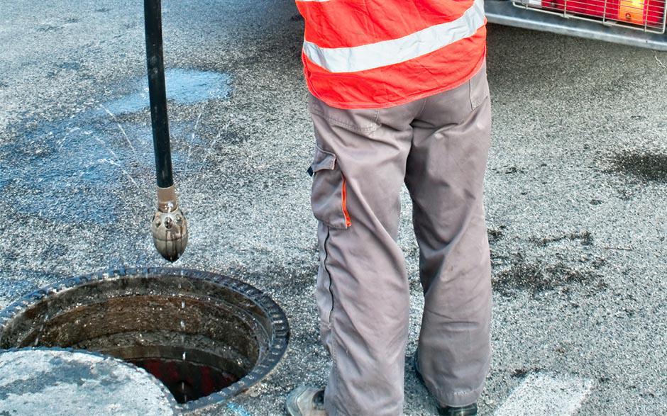 comment déboucher une canalisation de wc Achères