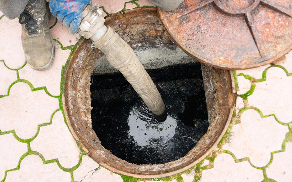 comment déboucher une canalisation de wc Achères